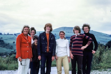 Joan Blasdale, Christopher Blasdale, Betty Blasdale, Peter Blasdale, Stephen Blasdale on way to Helensburgh