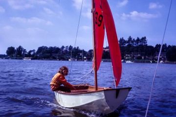 Lizzie sailing a mirror