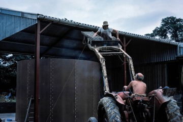 Lodge Farm, Gisslingham. Building the pig store.Peter Blasdale, Mike Blasdale