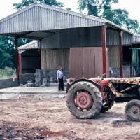 Lodge Farm, Gisslingham. Building the pig store. Tony Gawthrop.