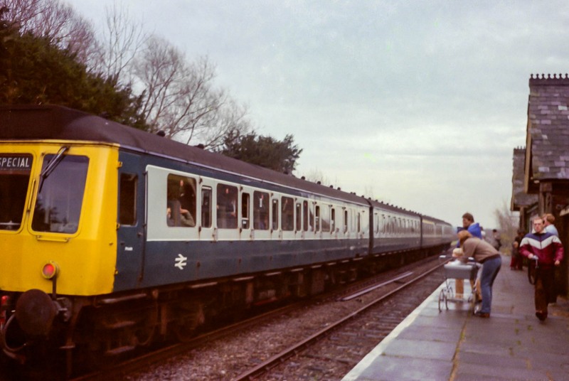 Passenger train from Winslow to Milton Keynes