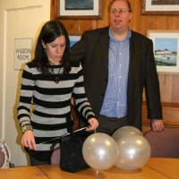 Selina attaches balloons to her bag. But will it fly?