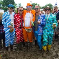 Crowd at pyramid stage, madness playing