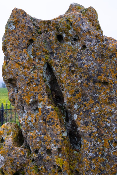 The Rollright Stones, Whispering Knights