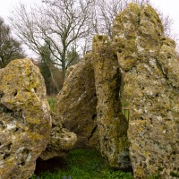 The Rollright Stones, Whispering Knights