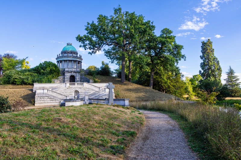 Frogmore House and Gardens, Mausoleum