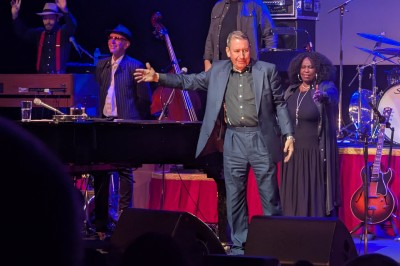 PXL_20251109_220852111