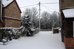 Snow scene taken in Kingswood, Buckinghamshire on the 6th January 2010 after overnight snow fall of 6 inches.